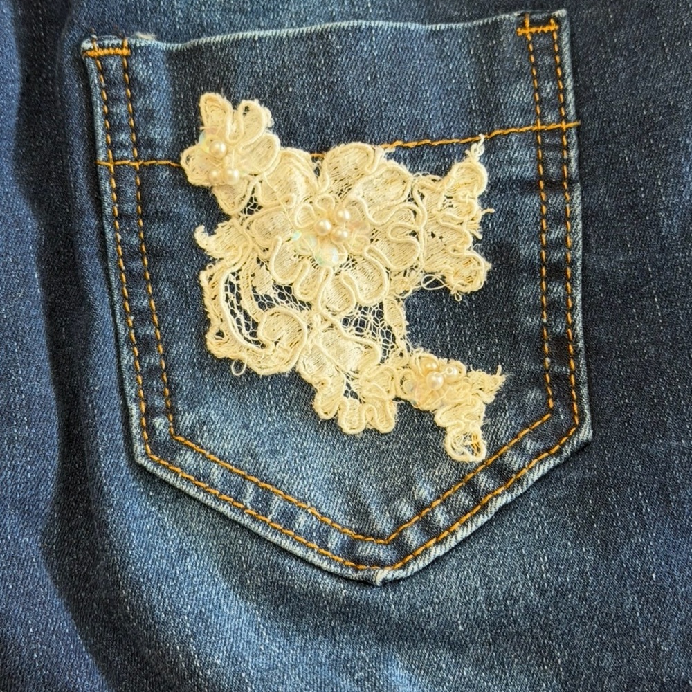 SHEIN jeans with hand sewn lace appliqué size small 4 - Picture 6 of 7